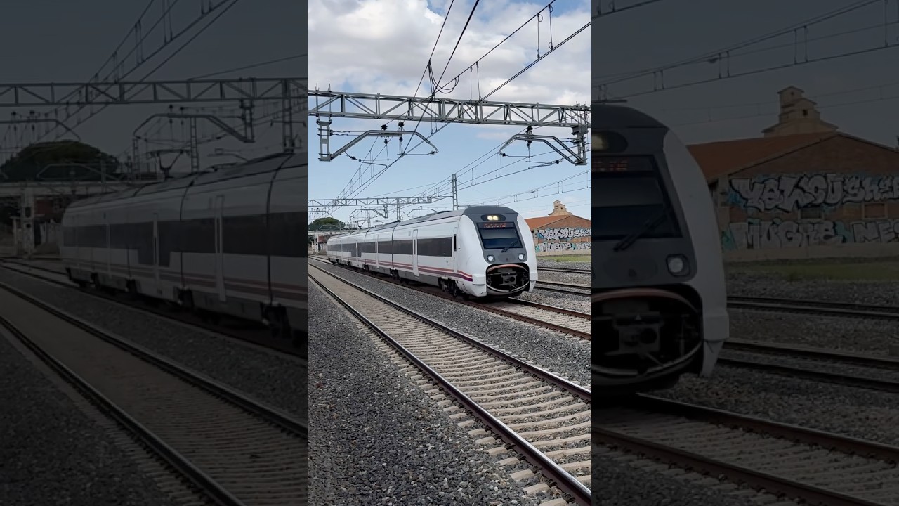 Renfe 449 Media Distancia pasando por Sanchidrian a 160 km/h