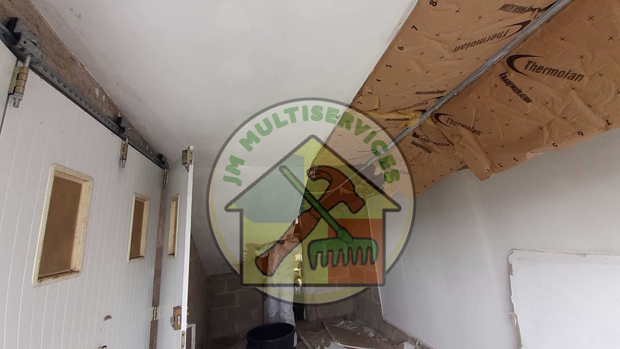 Démontage plafond placo dans un garage