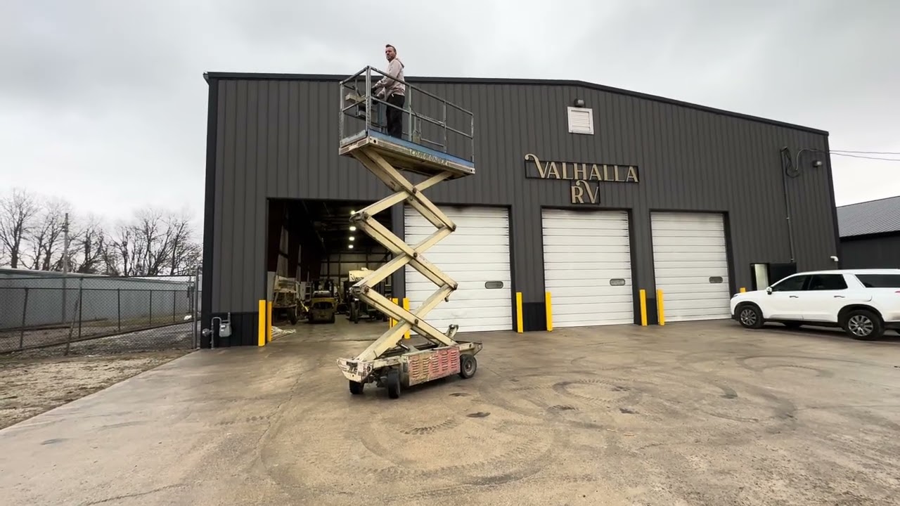 Lot 125: JLG CM 20 N Scissor Lift
