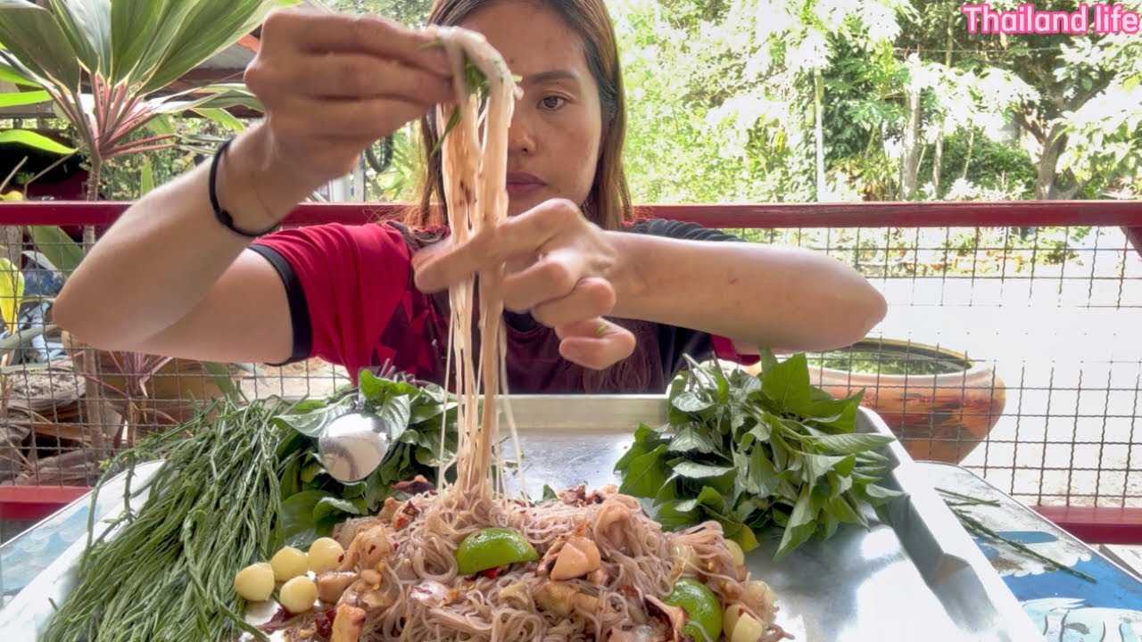 #197 Gỏi Mực Chua Cay Trộn Với Bún Ăn Kèm Rau Thối Quế #amthucthailand