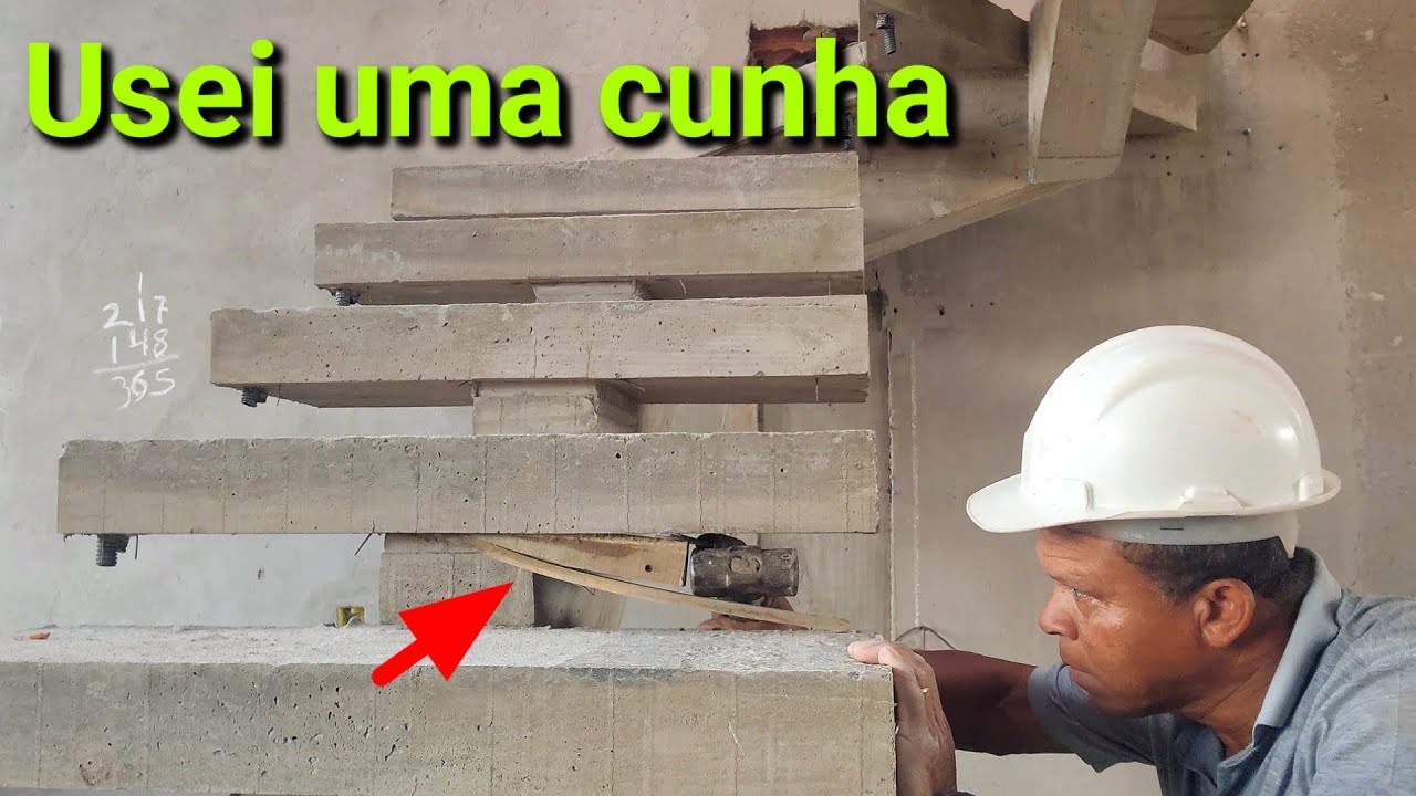 Usei uma Cunha de Madeira e um Formão pra Led da escada 