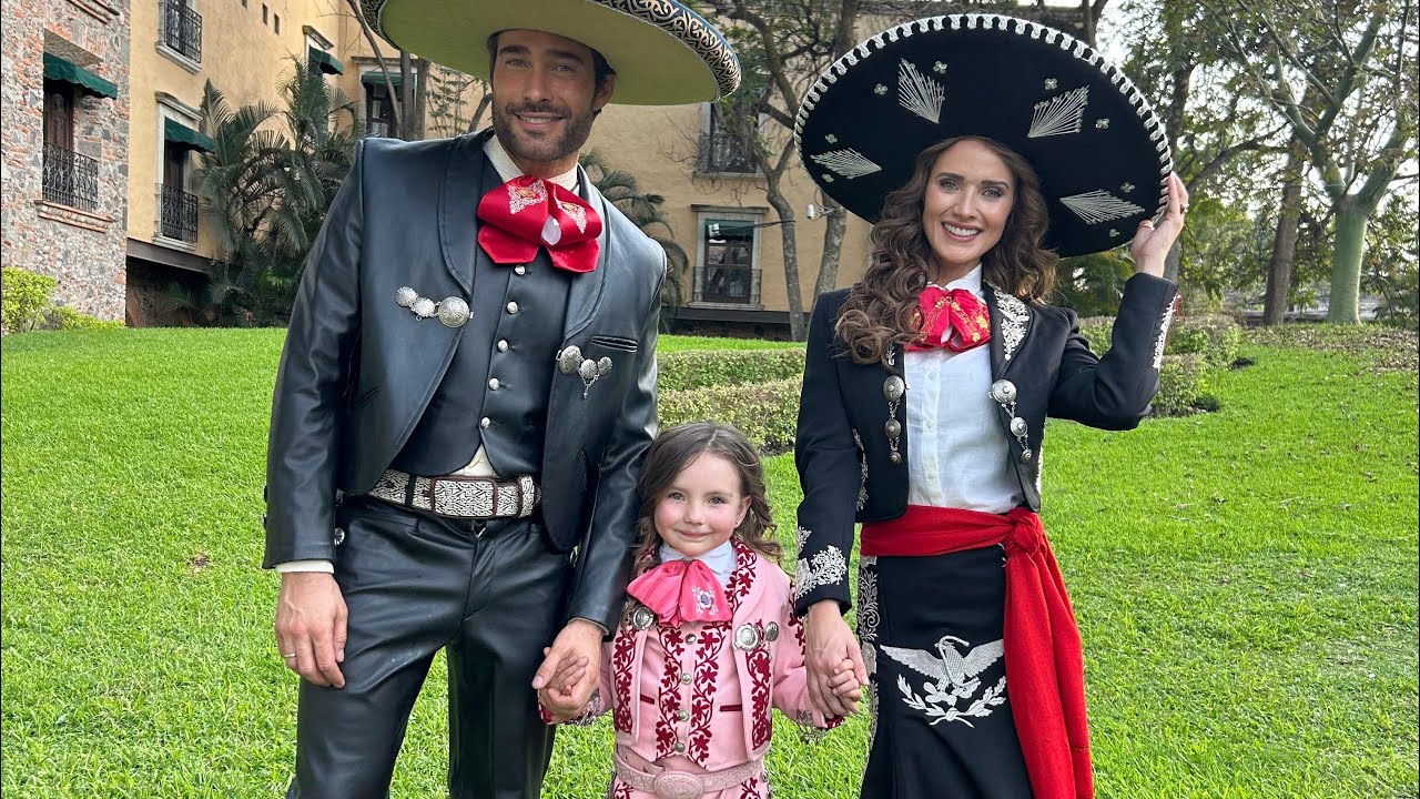 Lupita encuentra a su familia.