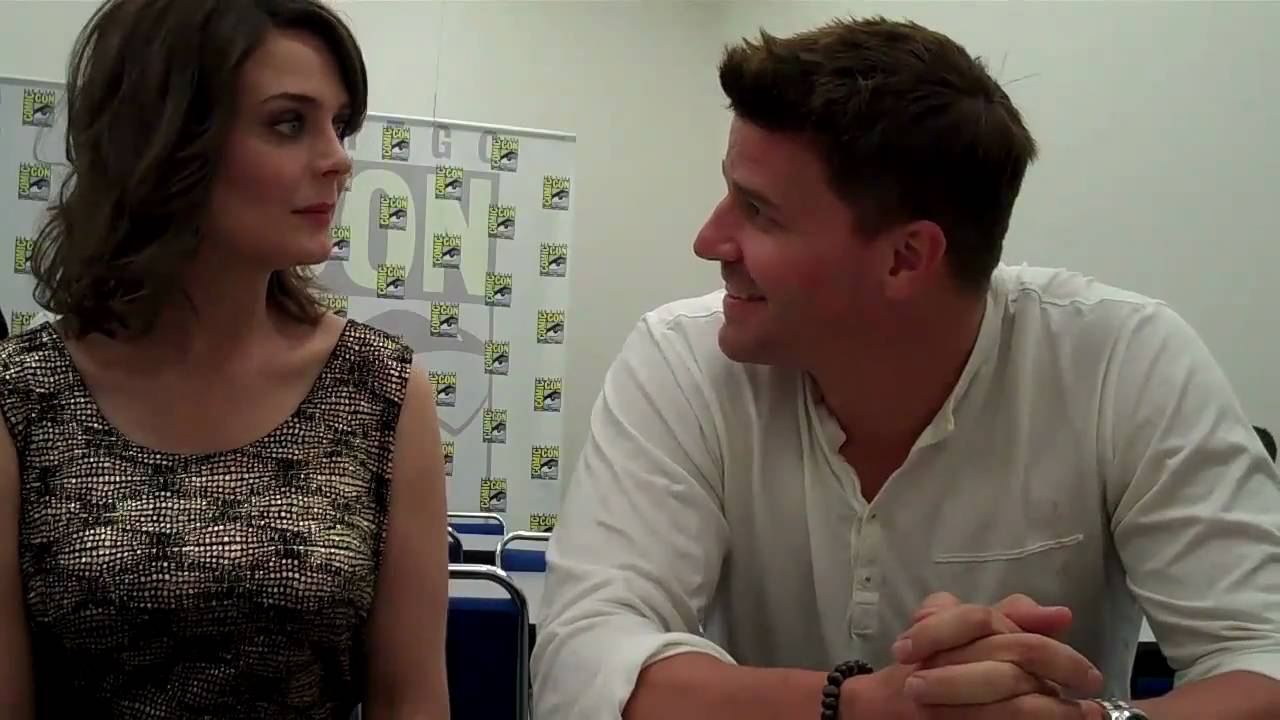 Emily Deschanel & David Boreanaz Talk Bones S.6 - TVaholic.com at Comic-Con 2010