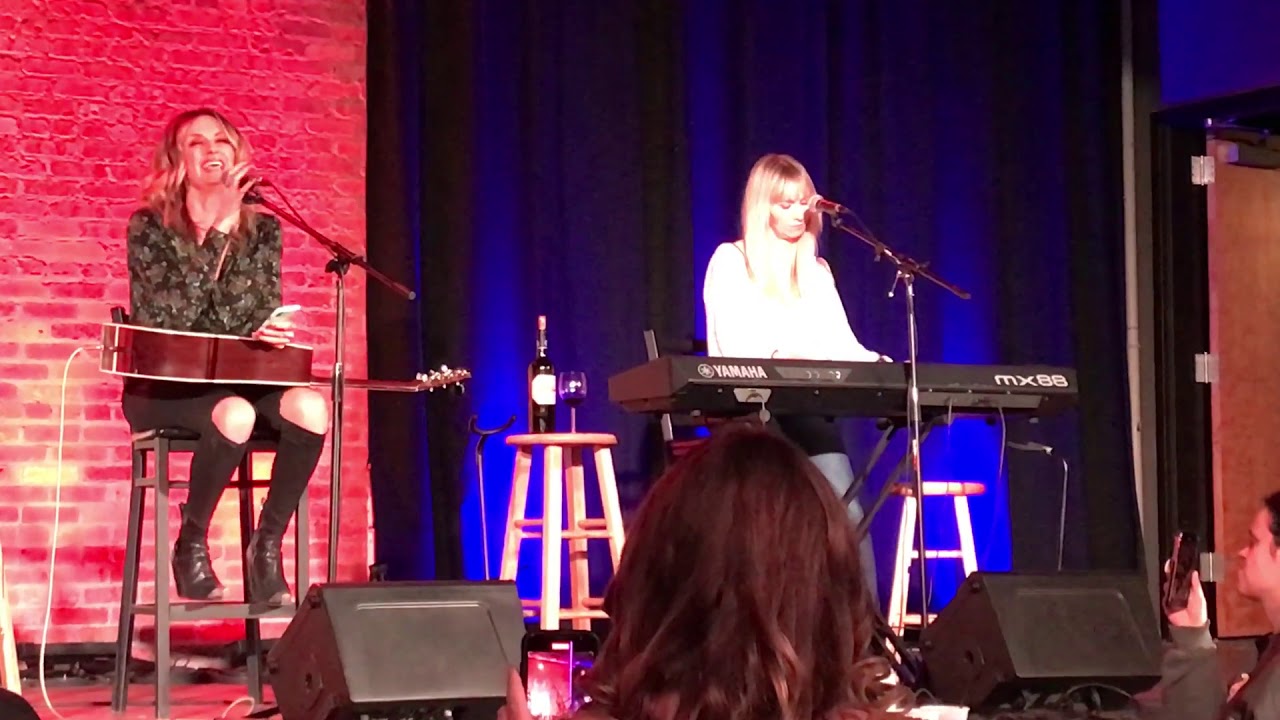 Carly Pearce first live performance of Didn’t Do.