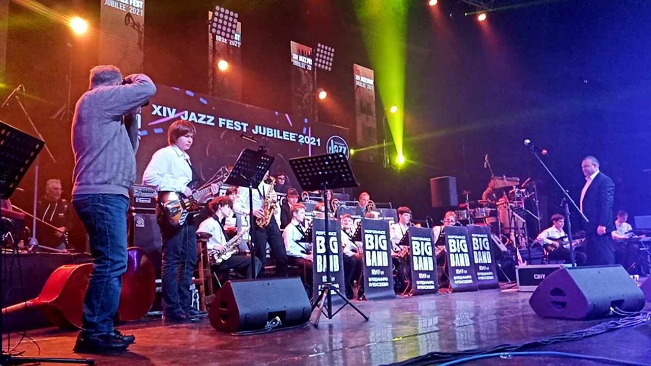 JazzTeen Band Hello Dolly