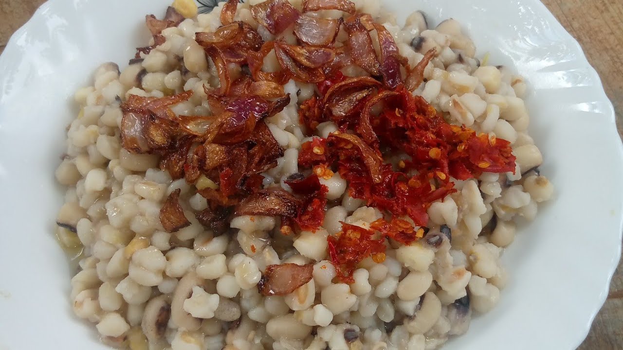 cooking the most delicious Ghana food yoro yoro