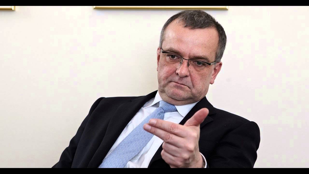 Namol opil&yacute; Miroslav Kalousek
