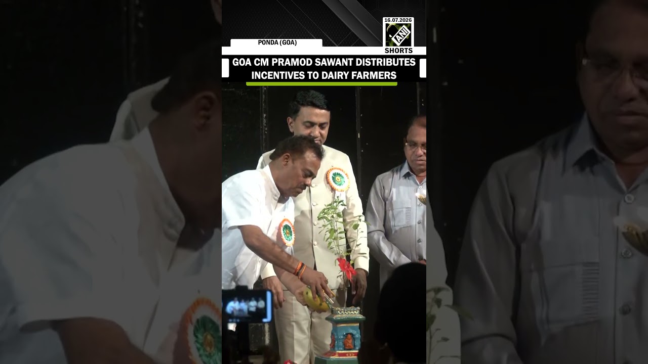 Goa Chief Minister Pramod Sawant distributes incentives to dairy farmers in Ponda