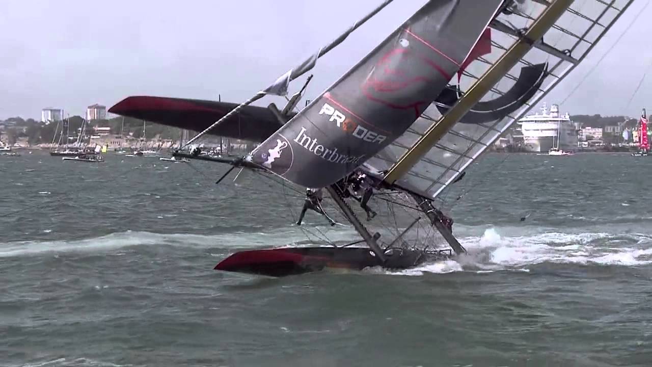 3 Chavirages et du spectacle sur les America's Cup World Series à Plymouth