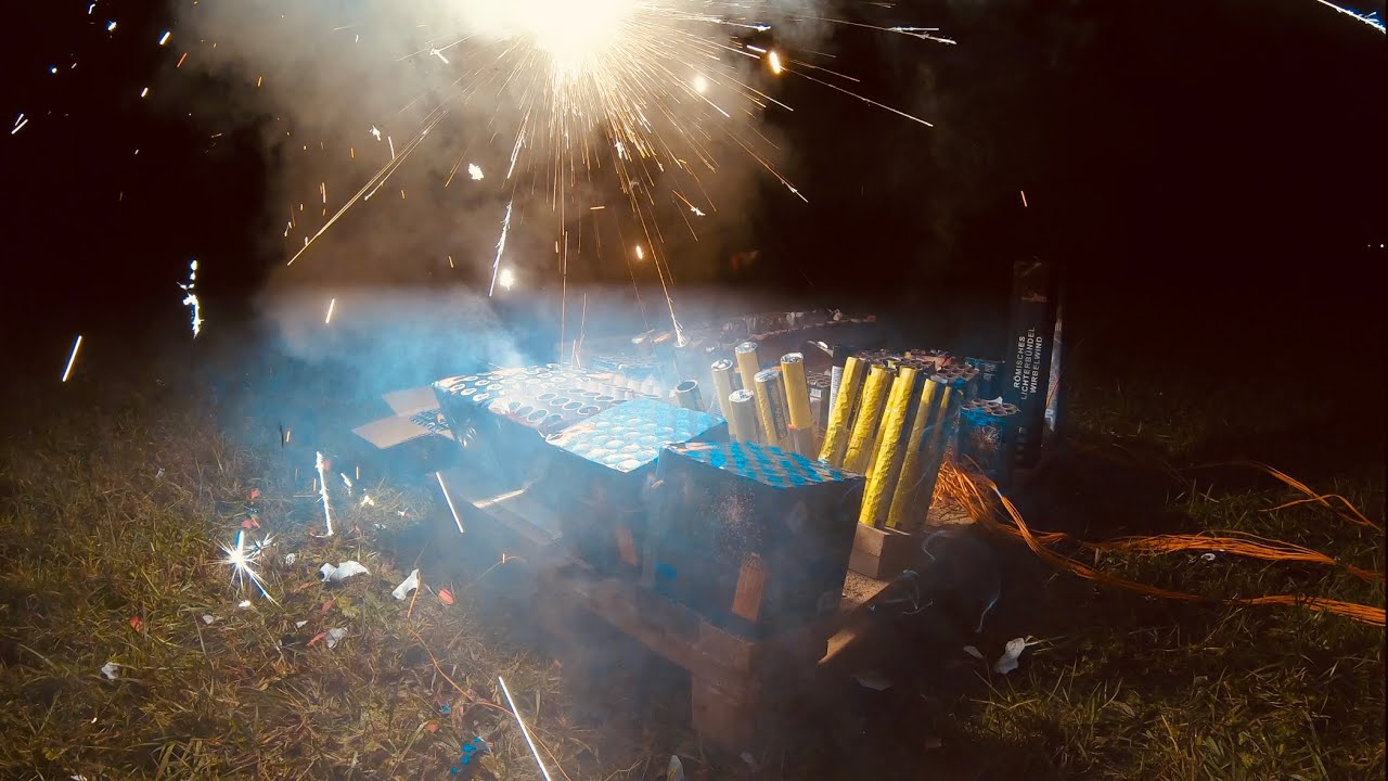 Silvester Musikfeuerwerk 2023/24 F2 | The Greatest Show + Turn All The Lights On