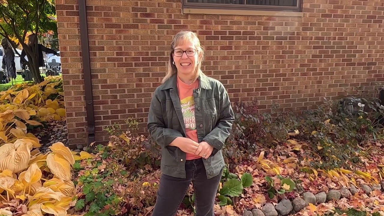 More Planting & Transplanting Hydrangeas & Coral Berry Shrubs & Sedum 🍂💫👩&zwj;🌾 // Suburban Oasis