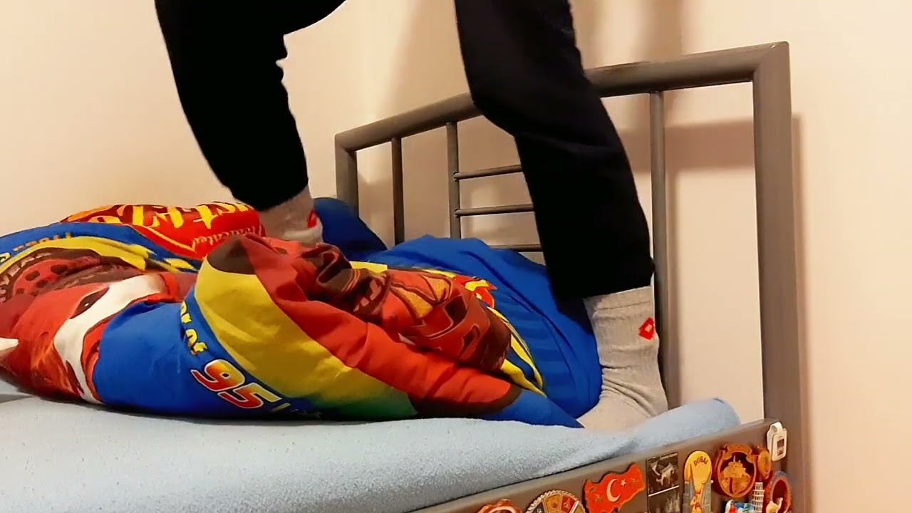 Bed jumping with Lotto socks (old video)