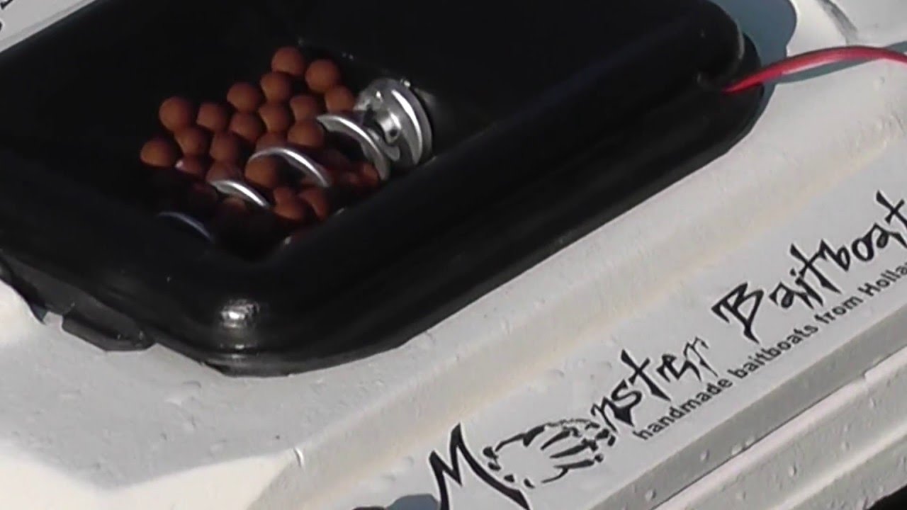 Monster Baitboat S with Raymarine WIFIsh