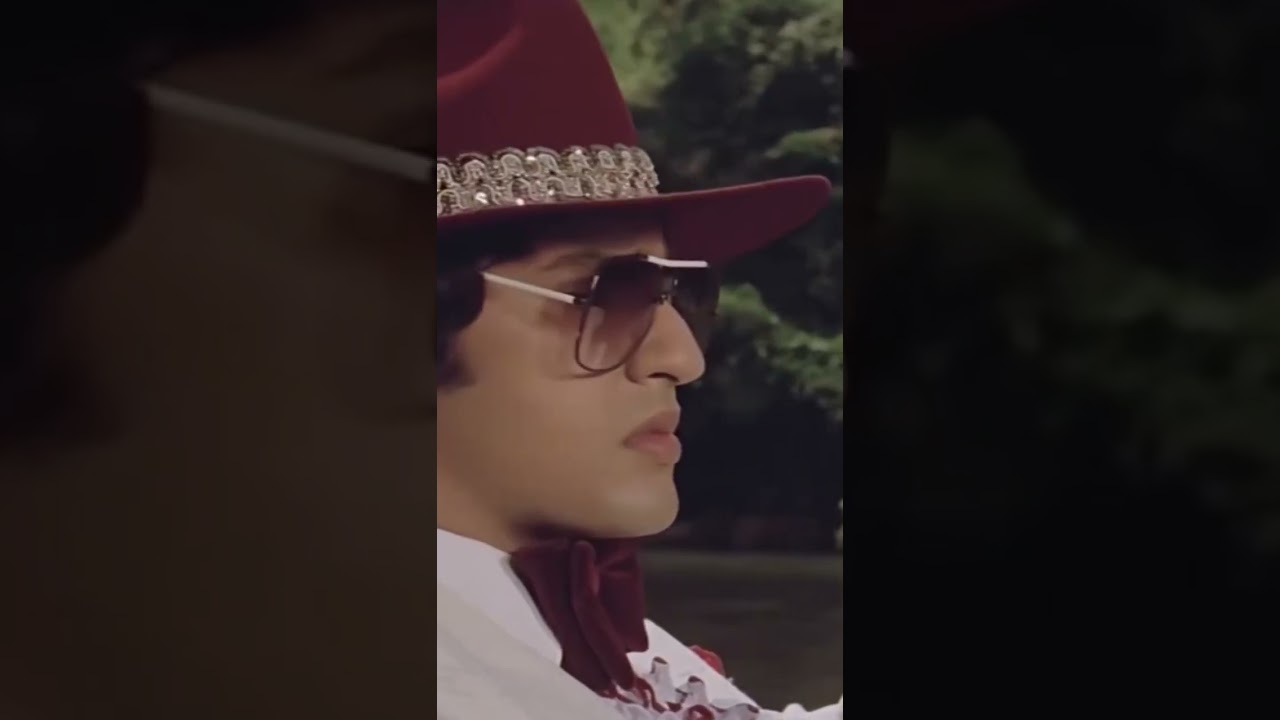 Kumar Gaurav Paani Ke Beech Baithkar Machliya Pakad Raha Hai #KumarGaurav #VijaytaPandit #Shorts