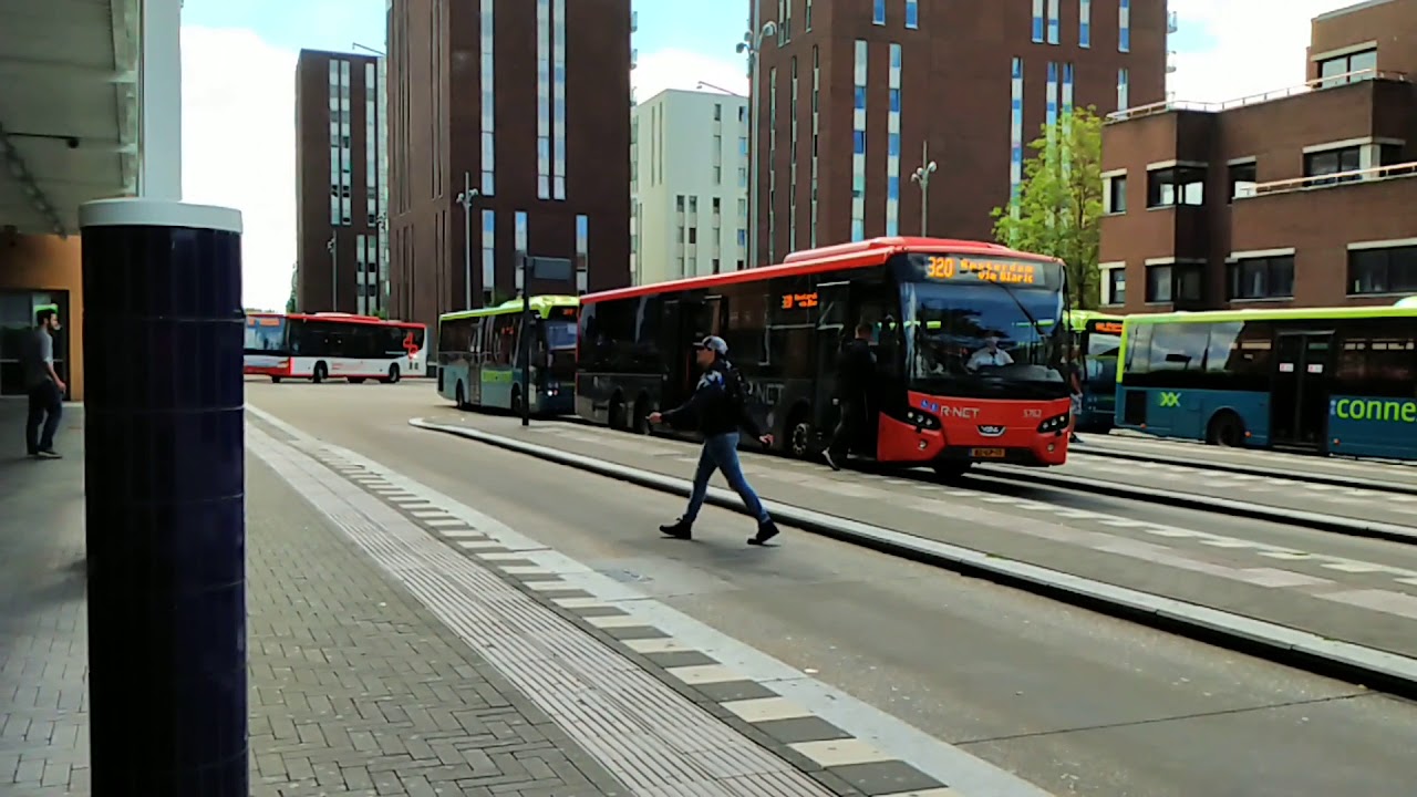 Diverse bussen op Station Hilversum