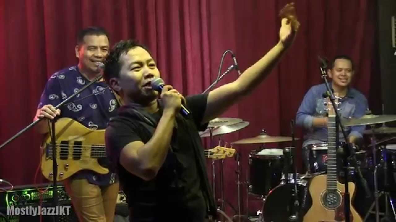 Sandhy Sondoro - You To Me Are Everything @ Mostly Jazz 28/05/14 [HD]