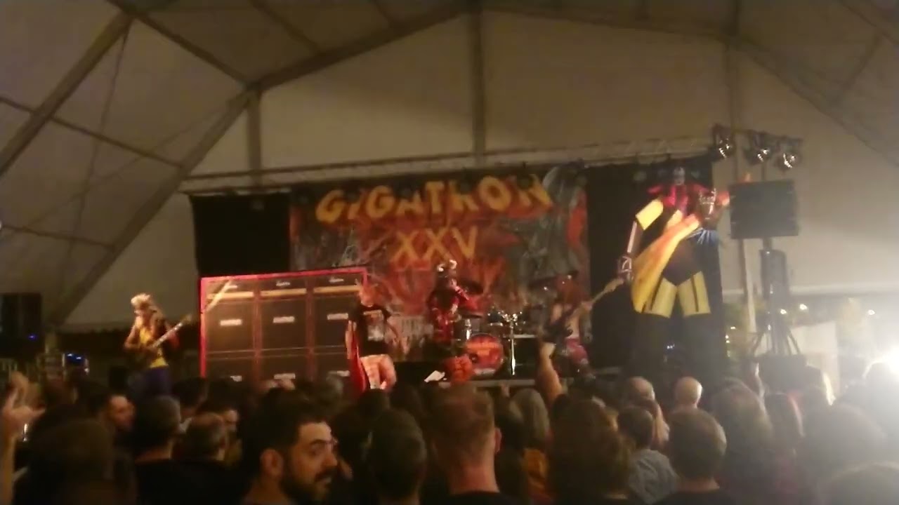 GIGATRON - Poseso + Macho Cabrío - Live at TCAM Molins de Rei