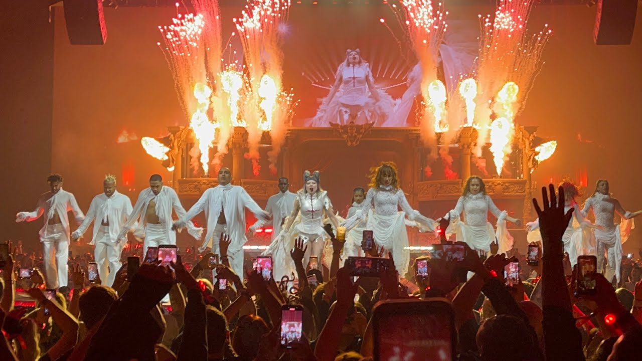 Lady Gaga - Bad Romance @ The MAYHEM Ball The O2 Arena London N3 02.10.2025