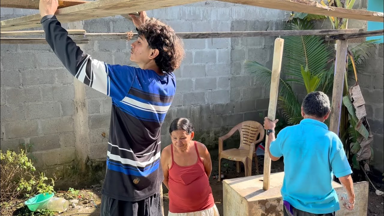 Maco y el Ni&ntilde;o le est&aacute;n Construyendo una Cocina a Mauda..😁😁 