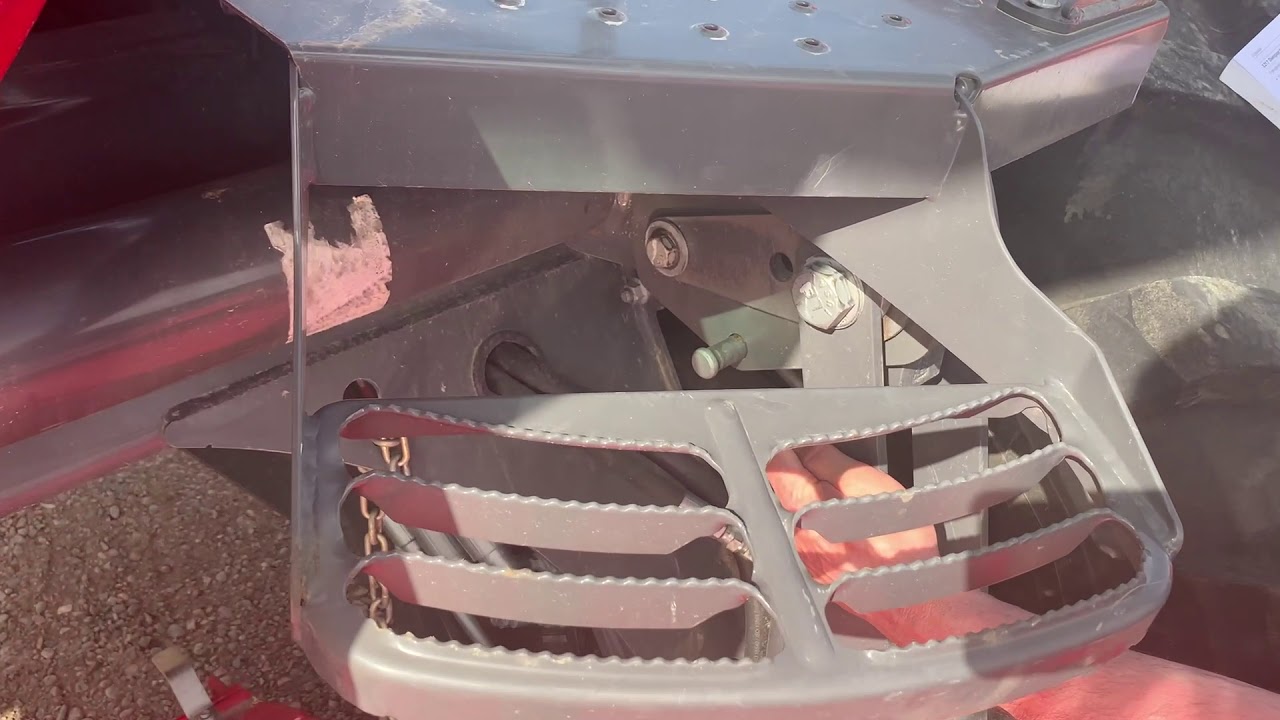 How to Change Headers | Massey Ferguson WR9980 Windrowers