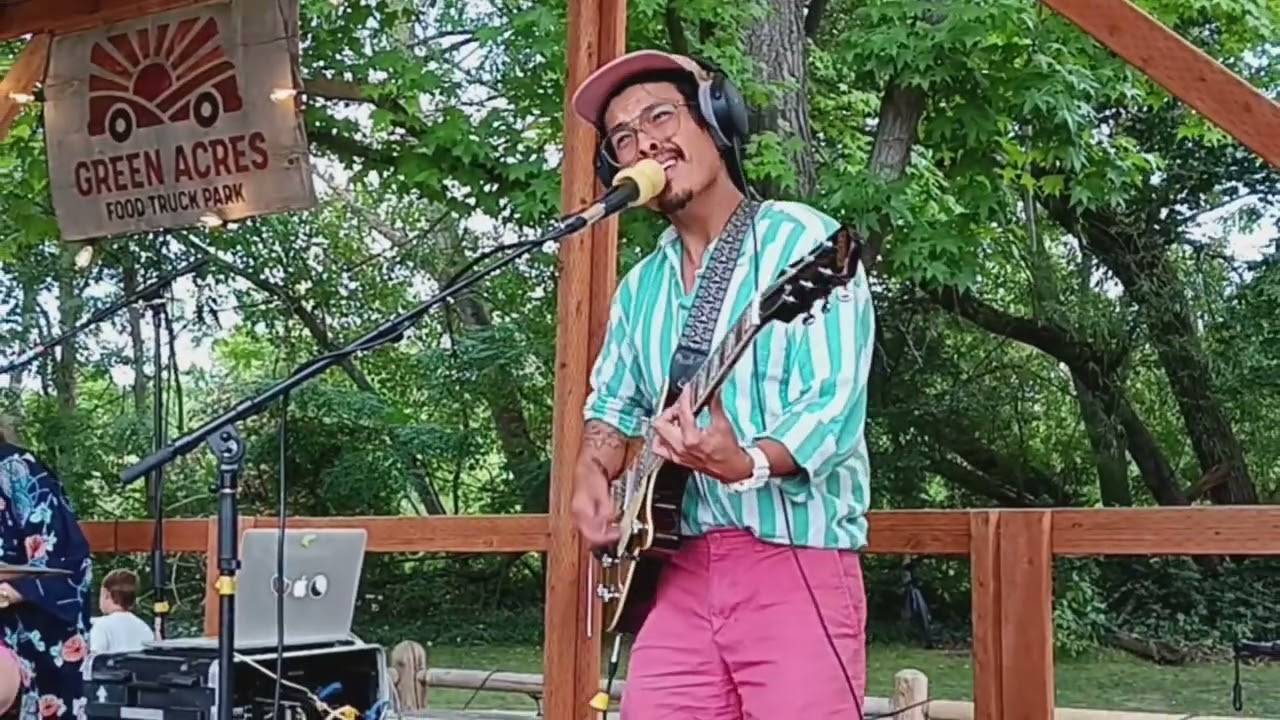 Walking on a dream (Empire Of The Sun cover) Live - Jitensha