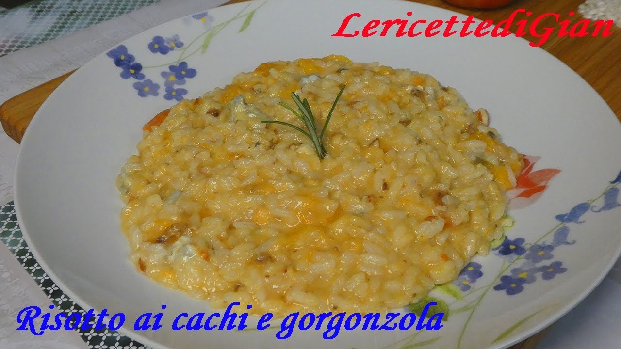 Risotto ai cachi, gorgonzola e mandorle I Ricetta veloce