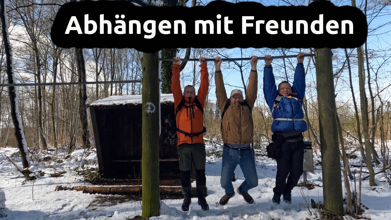 Bei dieser Wander Tour hänge ich mit meinen Freunden im Wald ab.