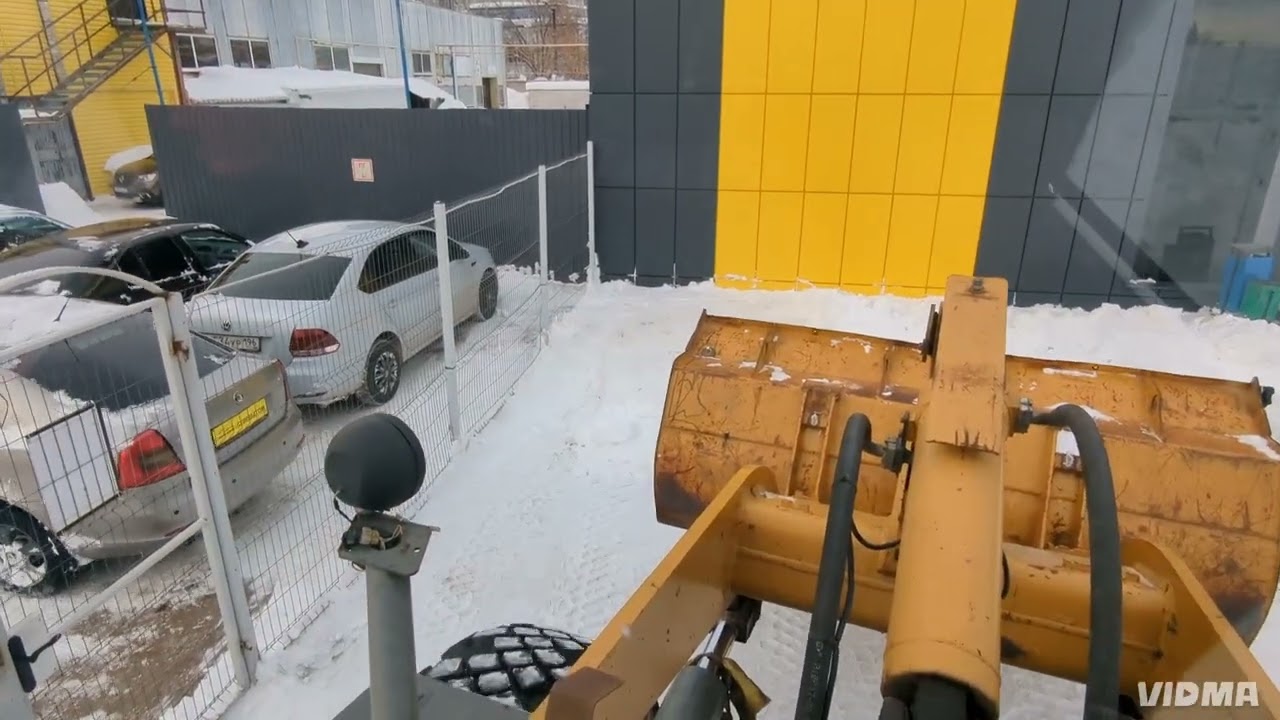 Убираю ❄️❄️❄️ от 🚘🚘🚘 автосалона