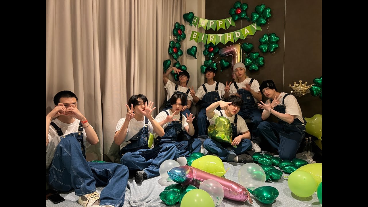 Stray Kids(스트레이 키즈) 7th Anniversary🍀 @ SKZ room🔔