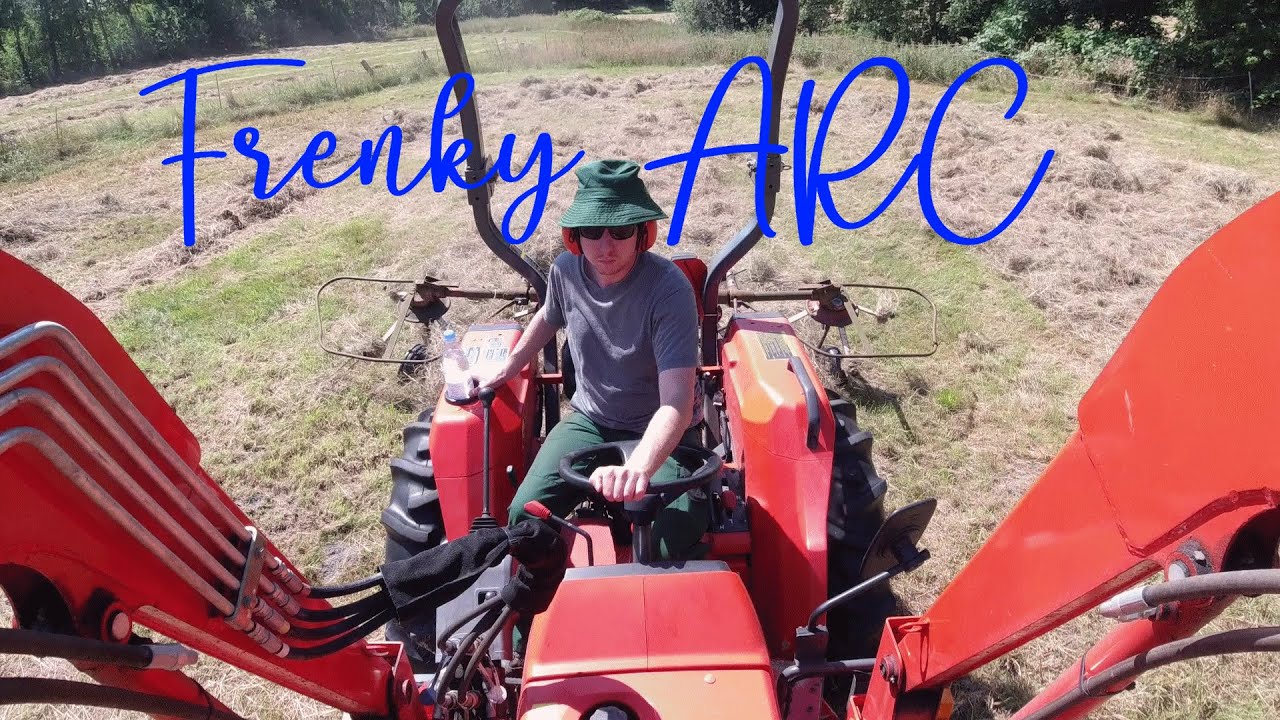 Schwad Wenden mit einem Kubota L3200 und einem Fahr KH 4 S Heuwender