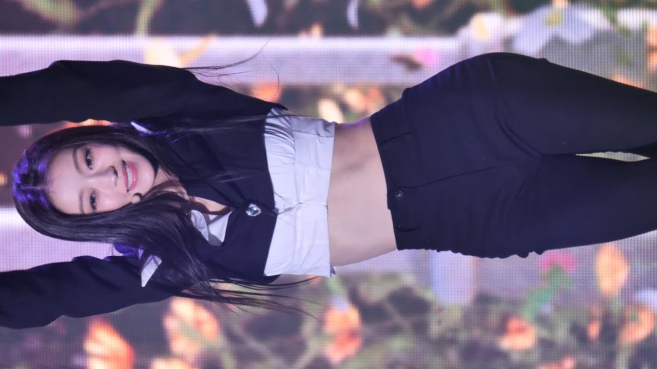 221014 오마이걸 유아 - Real Love 리얼러브 (아시아송페스티벌 여의도한강공원) 직캠 fancam by zam