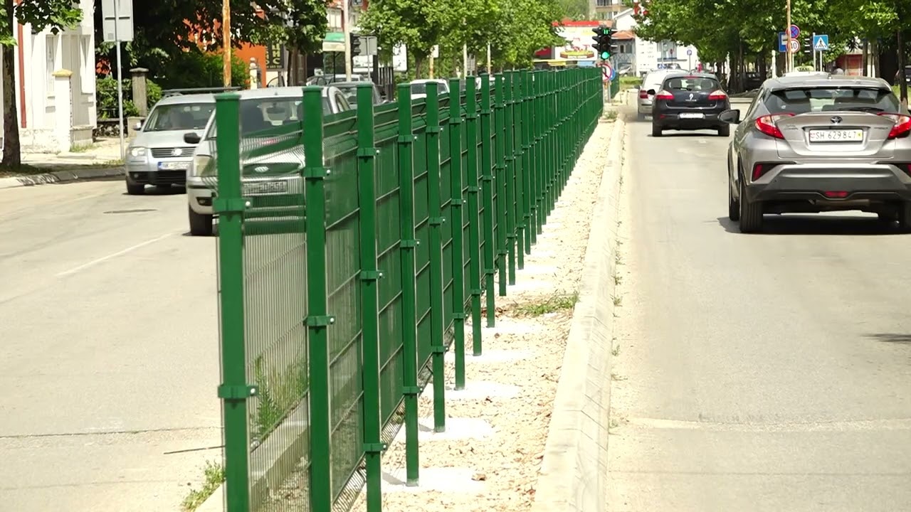 Nikšić: U toku postavljanje pješačke ograde na bulevaru Vuka Mićunovića