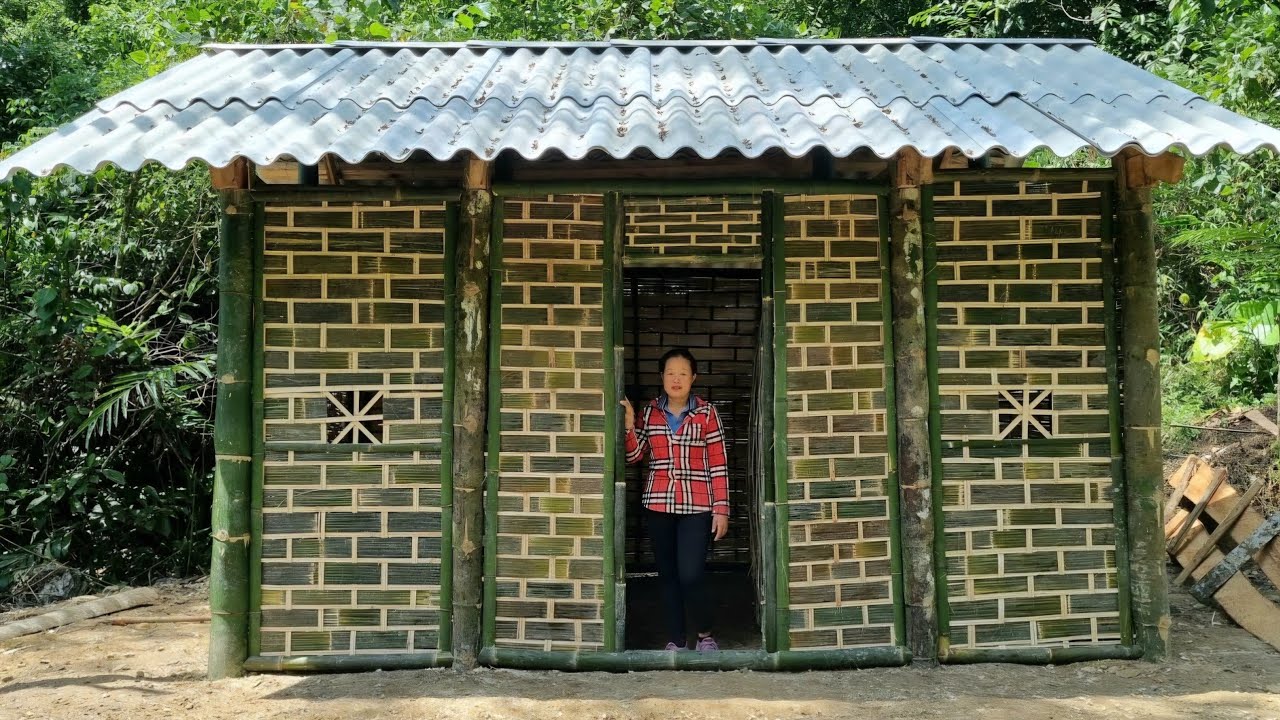 1 year living alone in the forest, Building a complete bamboo house, Separate from the power grid.