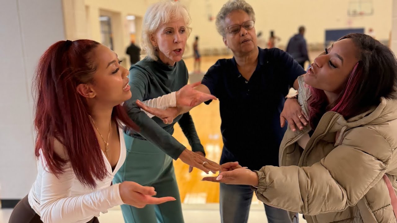 Дестини прямо в лицо называет Хоуп доносчицей и говорит, что та получит по заслугам!