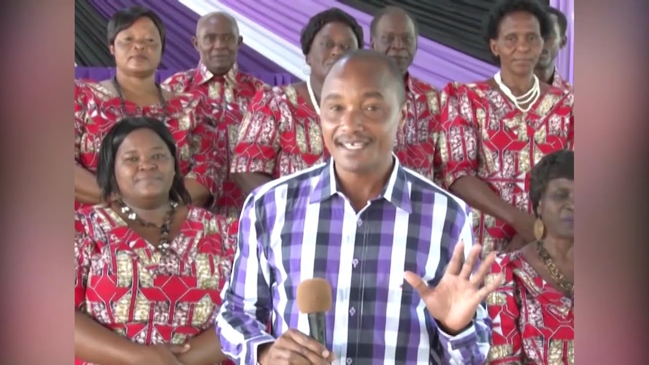 MWANZA TOWN CHOIR MWAKA 1959 WAKIIMBA NA KIPIGA GITAA ZA GALATONI KABLA UHURU WA TANGANYIKA.