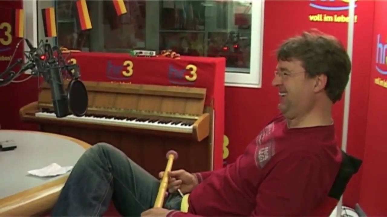 So spielt man richtig auf der Vuvuzela - HR3 - Hessischer Rundfunk - ARD