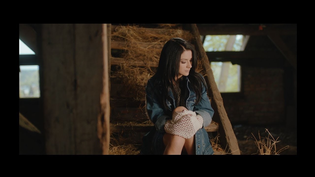 Jula - Nieistnienie [Official Music Video]