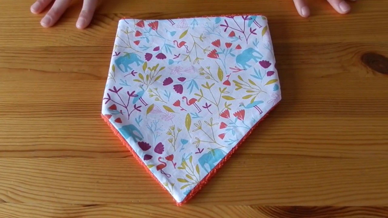Bavoir bandana fait main, th&egrave;me exotique