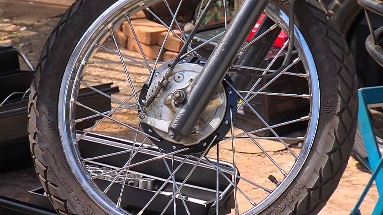 Mecânica inova e cria oficina móvel para motos