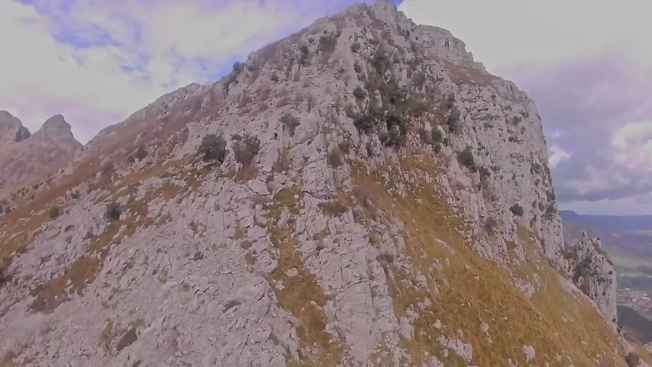 Paseo FPV por la montaña