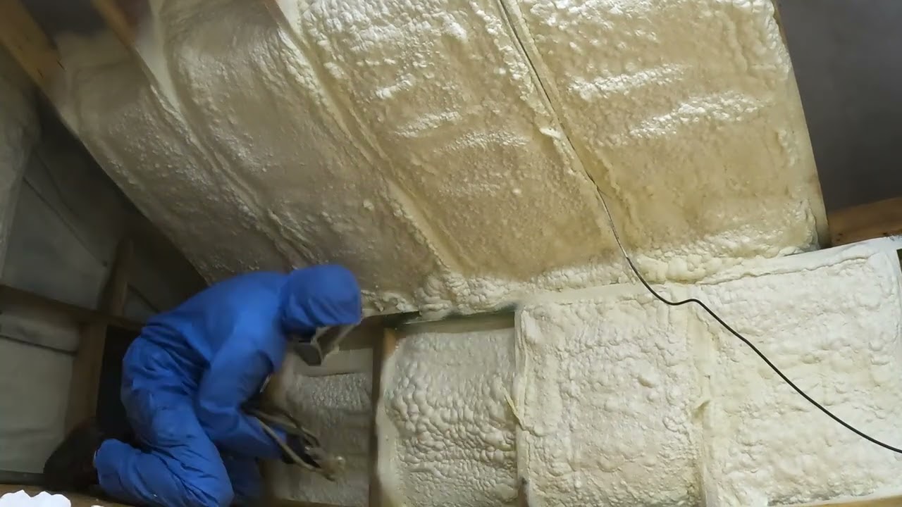 Timelapse video - katuse soojustamine PUR vahuga @AldrehtPUR