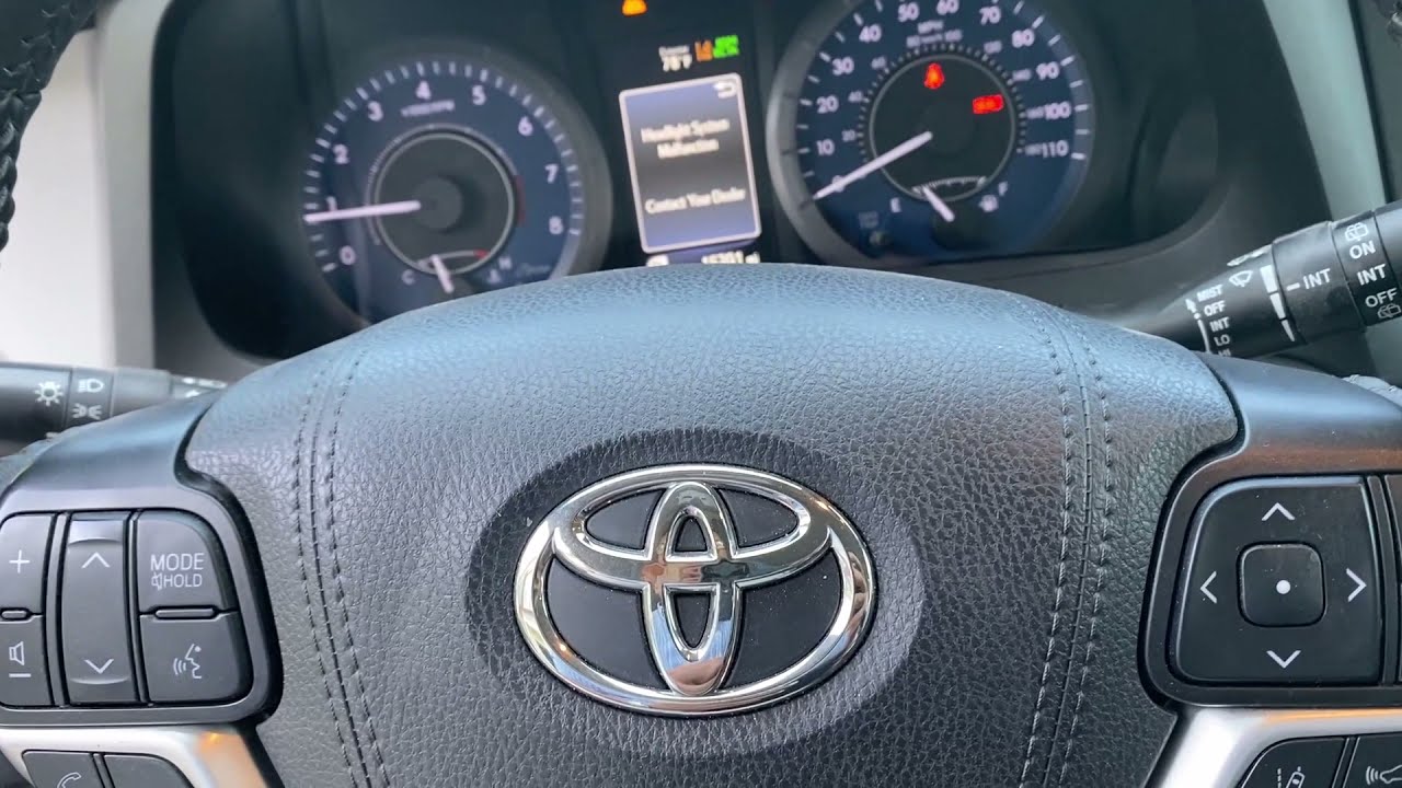 Toyota Sienna 2020 года, код U0235/Система предаварийной безопасности недоступна, код B2313: поло...