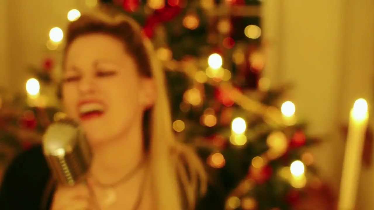 Sandy Lee & The Wantons - Santa Claus is back in town