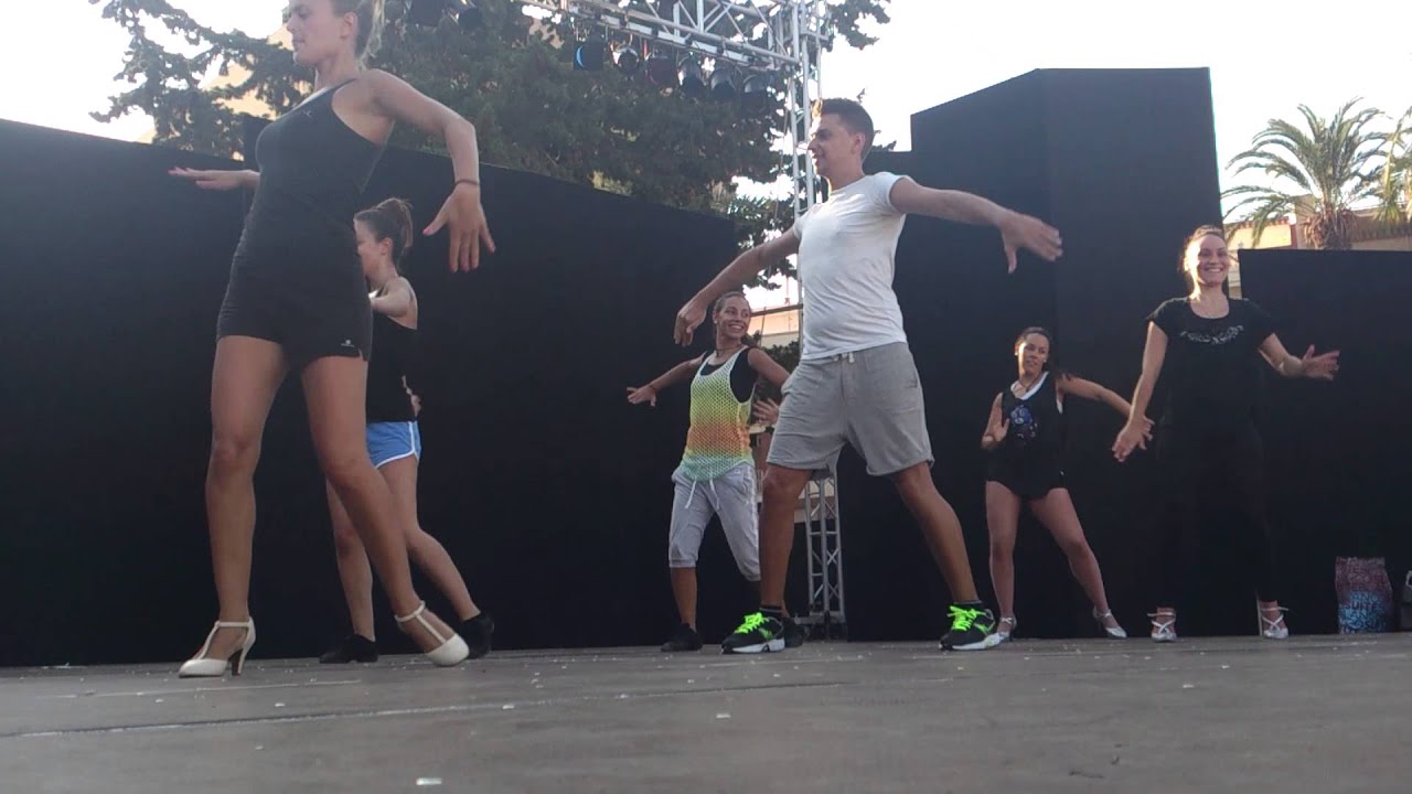 Caliente.Ensayo prefestival