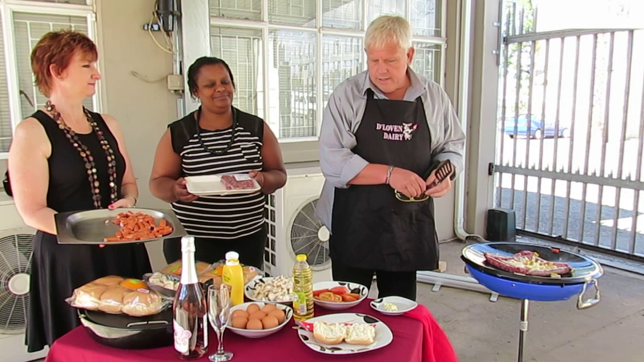 Ontbyt by Oudtshoorn Courant