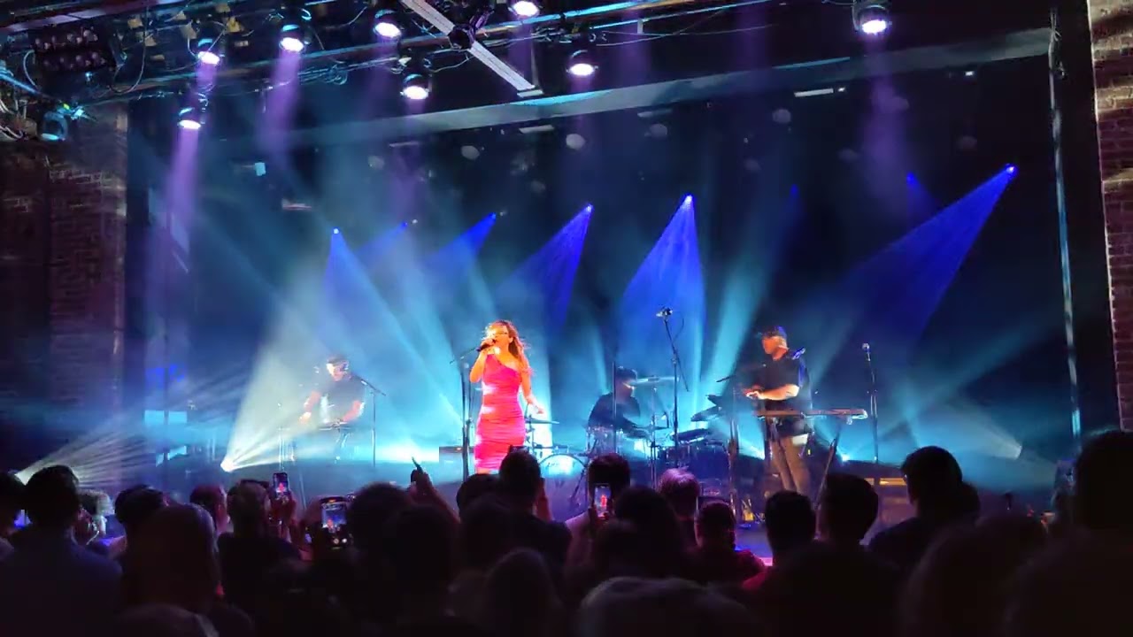 Chvrches - Leave a Trace (Iron City 7-27-22)