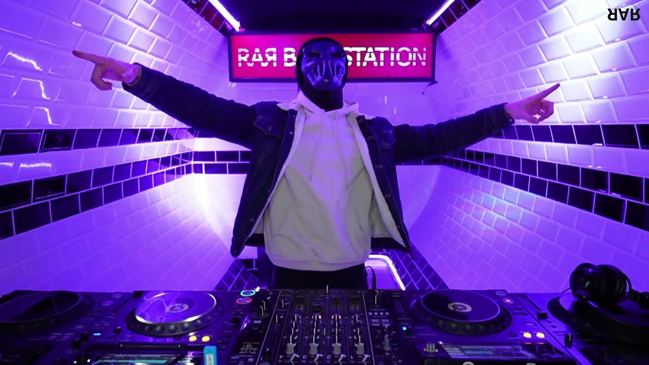 HAPPY'N / 134 BPM - BASS STATION 2 - 155 / TECHNO