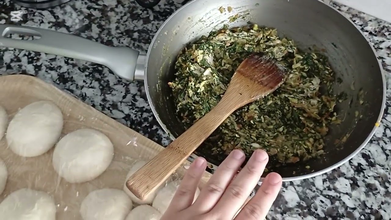 المسمن بالجزر والسبانخ والجبن