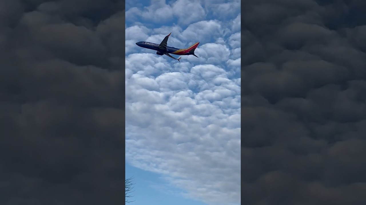 Southwest 737 Overhead Takeoff