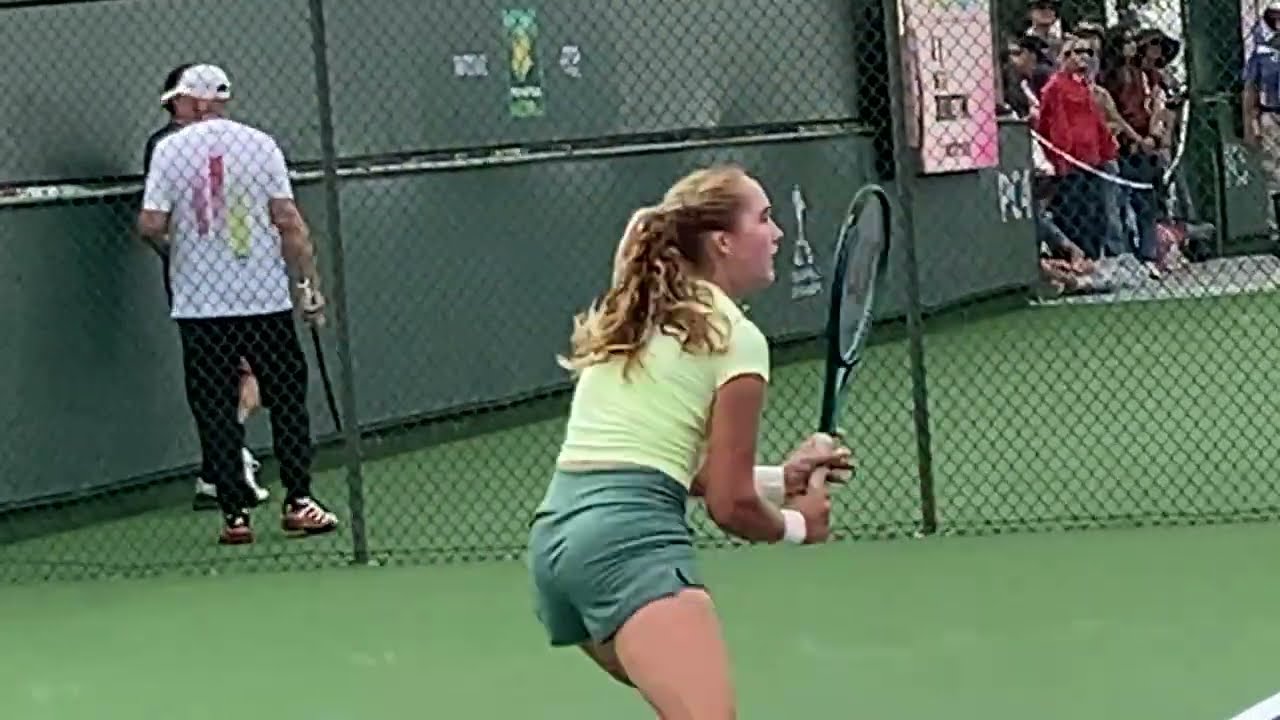 Mirra Andreeva vs Donna Vekic: Stunning Female Tennis Players in Practice 